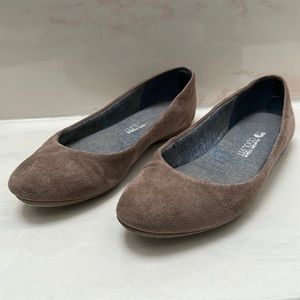 Dr. School’s Giorgio flat “sand”